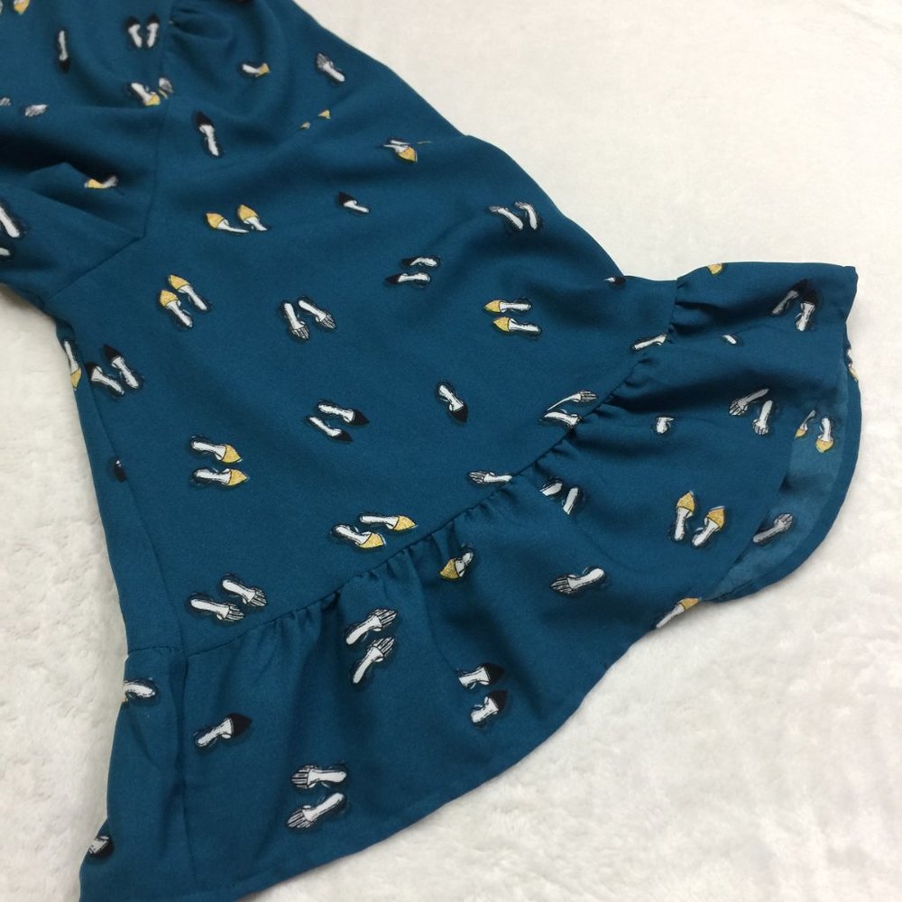 Apt 9 Blouse Top XXL 2XL Womans Blue Shoe Print Long Flare Bell Sleeve Ruffle - Picture 15 of 15